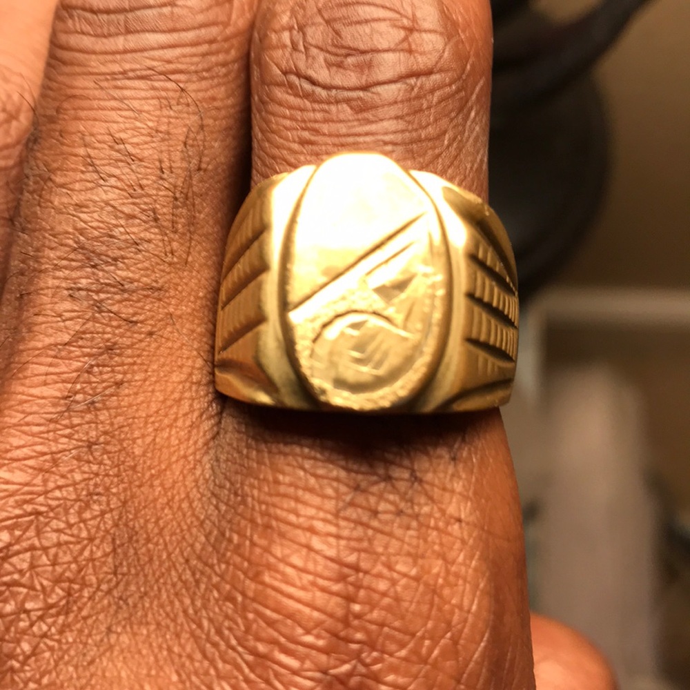 18k gold ring